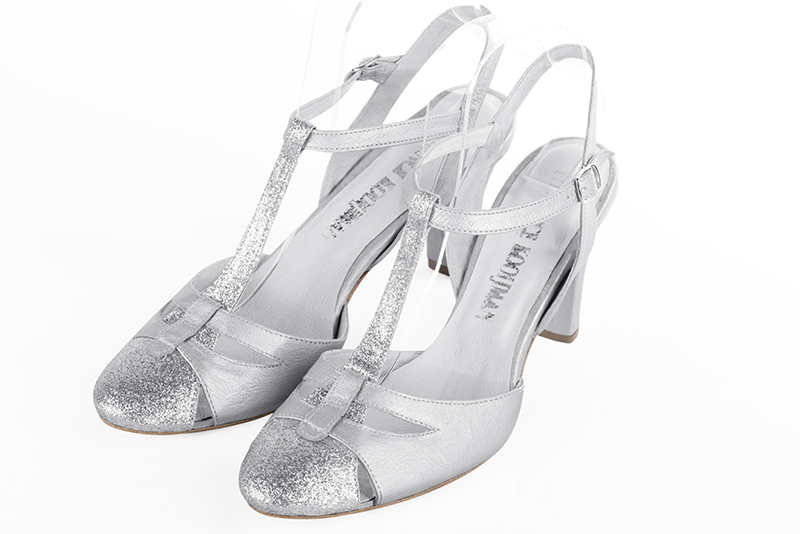 Light silver women's open back T-strap shoes. Round toe. High kitten heels. Front view - Florence KOOIJMAN